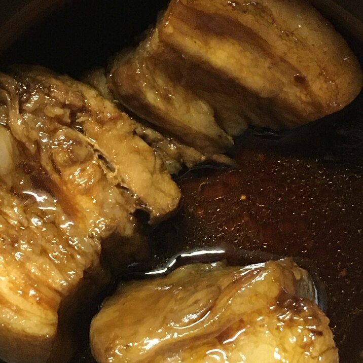 続一人暮らしの焼そばに脂を吸い取らせたあとの豚煮豚